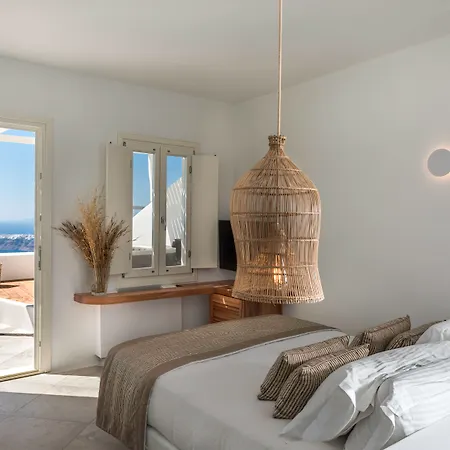 White Santorini 4*