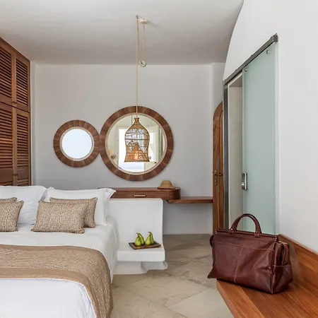 White Santorini 4*