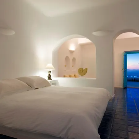 White Santorini 4*